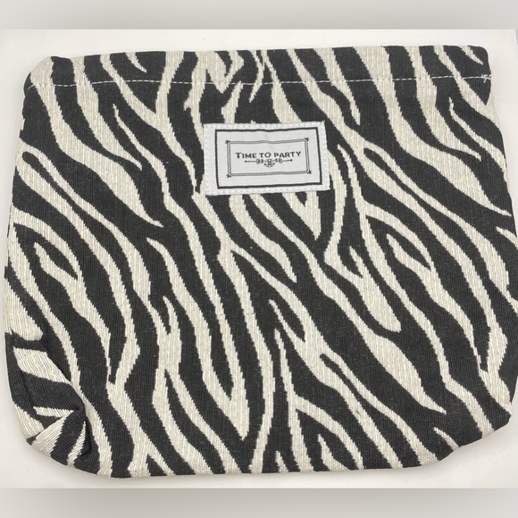 ZEBRA PRINT | Canvas Makeup Bag (Brand New!) ✨ - Picture 11 of 11